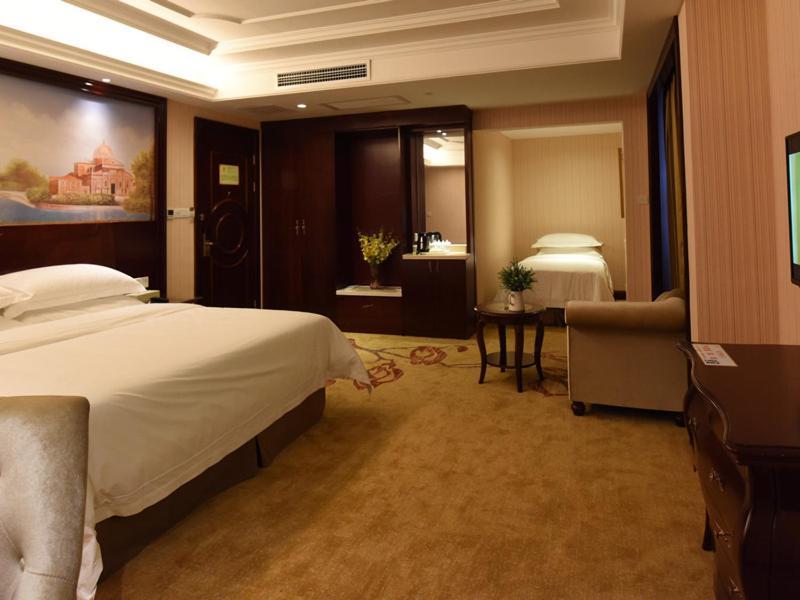 Vienna Hotel Loudi Chunyuan Pedestrian Street Bagian luar foto