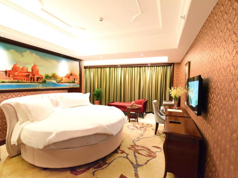 Vienna Hotel Loudi Chunyuan Pedestrian Street Bagian luar foto